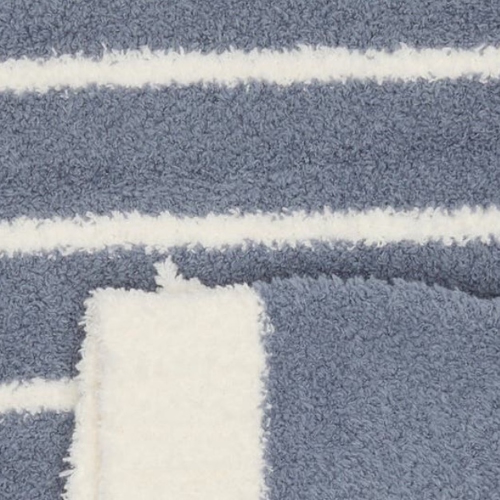 NWT Barefoot Dreams Shadow Blue Cream CozyChic Soft Blanket - Picture 3 of 3